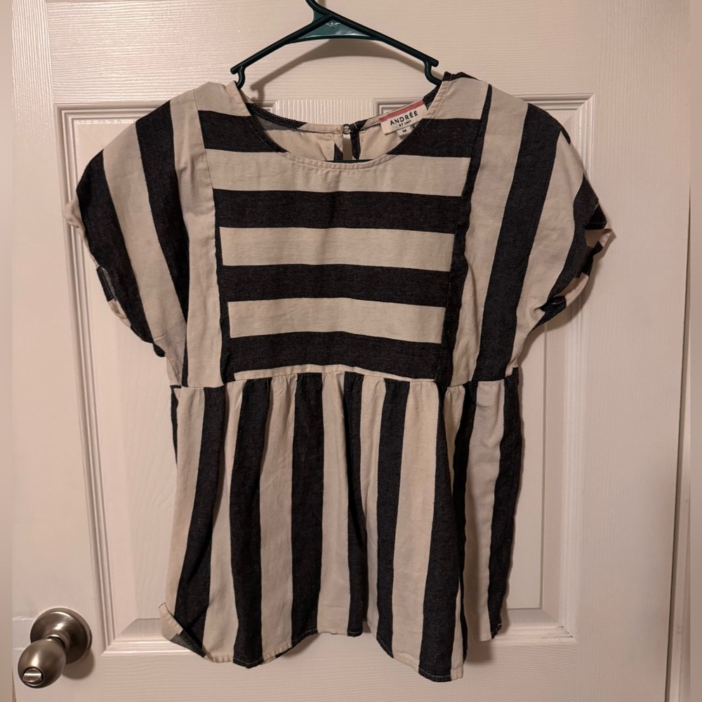 ANDREE BY UNIT Gray and Cream Striped Top